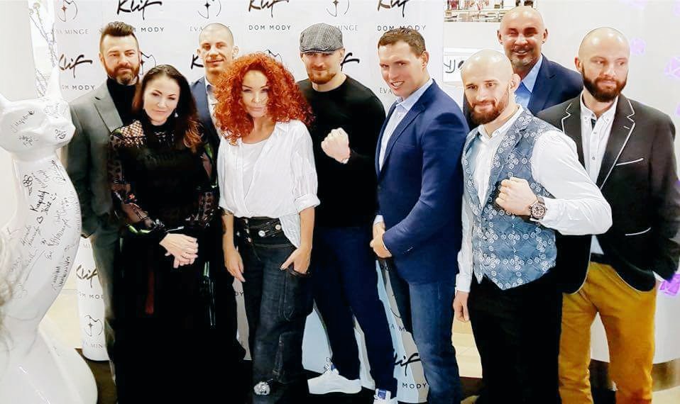 artur_sowinski's tweet photo. Pomagamy pomagać ❗💪
#EvaMinge #BlackButterflies #DomZycia #KSW #TwardePiesciMiekkieSerca https://t.co/P0a6bw3fGa