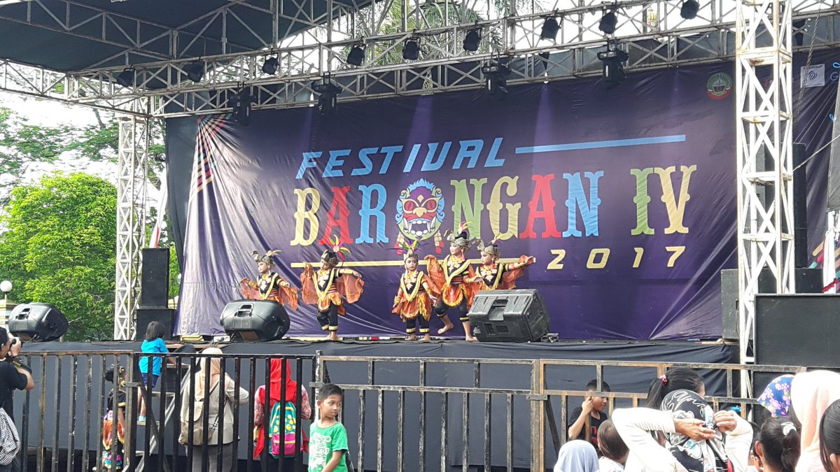 Pemkab_Blora's tweet photo. #FBN4 dalam rangka #HUTBlora268 dibuka sore ini dengan menampilkan tarian dan barongsai.
#JatengGayeng https://t.co/Iq6n0yPm0z