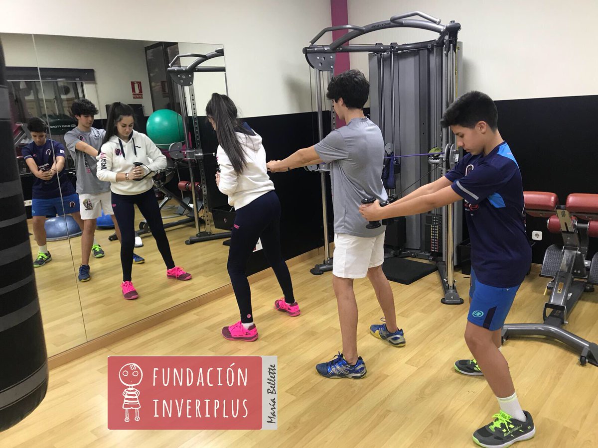 PadelTraining's tweet image. AREA FITNESS PT; No solo debe ser fuerte el levantador de pesas, sino también el velocista, el lanzador y también el jugador de pádel. No todos los deportes requieren el mismo nivel de fuerza, pero en todos es necesaria. padeltraining.com/fitness/