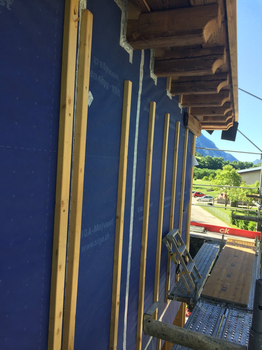 SIGA_swiss's tweet photo. Tuesday is project day: Today we are at a construction site in Olivone in the beautiful Ticino (Switzerland). In use are the products Majvest 3m, Wigluv 60 and Sicrall 60. #SIGA #wigluv #majvest #sicrall #ticino #switzerland https://t.co/zoOMywUquS