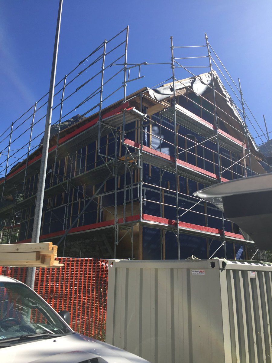 SIGA_swiss's tweet photo. Tuesday is project day: Today we are at a construction site in Olivone in the beautiful Ticino (Switzerland). In use are the products Majvest 3m, Wigluv 60 and Sicrall 60. #SIGA #wigluv #majvest #sicrall #ticino #switzerland https://t.co/zoOMywUquS
