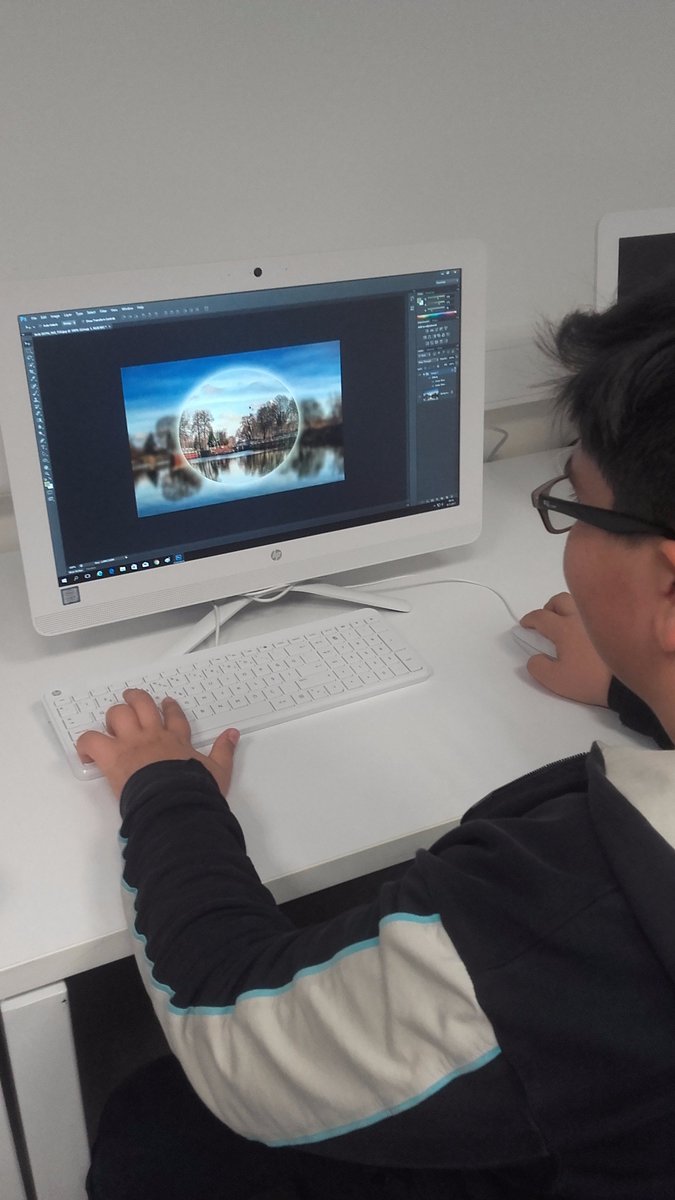 Beykent Okyanus Koleji Yetenek Derslerinde Photoshopta Manipülasyon çalışmaları ile devam ediyor. <a href="/metedoganay/">Mete Doğanay</a> @emretr9