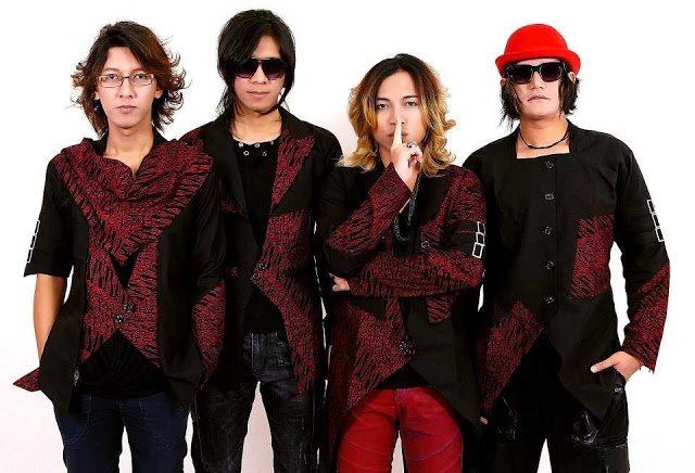 parantifm's tweet photo. #NowPlaying #TripleHits @JROCKS1spirit - Lepaskan Diriku | Meraih Mimpi | Selamat Jalan #JPK w/ @dinacarla_ #HITSnyaPandeglang https://t.co/qymVvjlxGN