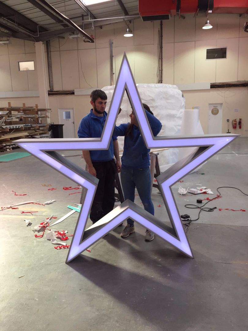 salckd's tweet photo. Scene2: In production this week a nice and shiny #Christmas star 🌟 We can build a #GiantProp really quickly if you want one?! https://t.co/Q2MtatwnTq