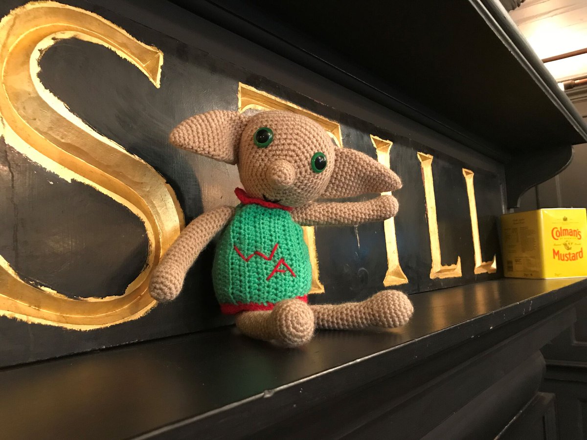 Queensgate_PB's tweet photo. #ElfieSelfie It appears Elfred has built up quite an appetite browsing through the Westgate Arcade 🤤

Who will be joining him for a lunch date at Handmade Burger Company? 😍🍔#FoundElfred  

 👉 https://t.co/H9zcRFQrMu https://t.co/K7fKnO4XDi