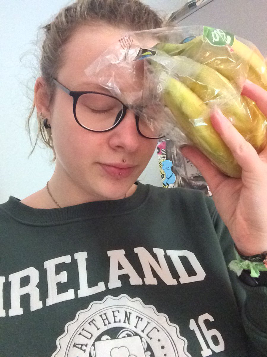 alexa357pizza's tweet photo. @itchyofficial1 @OceanCare "If only nature would find a way to cover these bananas so we didn’t need to waste so much plastic on them." #worstpackagingever #icare https://t.co/E5St5ToVoi