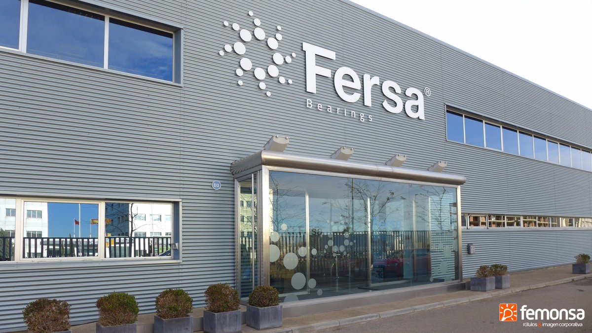 femonsa's tweet photo. Empezamos Diciembre con el trabajo de #señalización para @FersaBearingsES que incluye vinilos redondos para puertas, logotipos en la cristalería principal de entrada, vinilado de cristales, vinilos para despachos, señalización de seguridad...
#zaragoza #rotulacion #vinilo #aragon https://t.co/2RvIJmg4nx