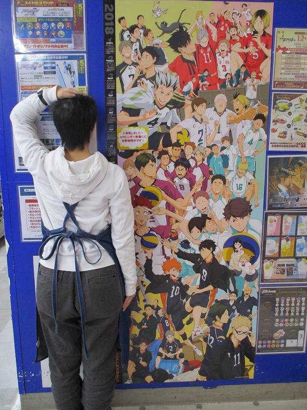 アニメイト池袋本店 Auf Twitter カレンダー情報 最新刊で対稲荷崎戦が白熱する ハイキュー のカレンダー が1階にてドドーンと販売中 原作版ハイキュー A3 たて型壁掛けカレンダー と180cmある アニメ絵柄 ポスター型カレンダー スタッフ身長152 8cm