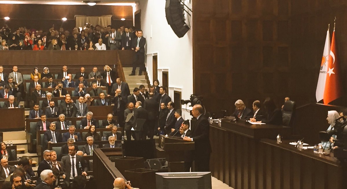 Sn.Cumhurbaşkanımızın Kudüs konusunda; ABD yönetimine tepkisini sonuna kadar destekliyor ve İsrail'in başkenti ilan etme girişimlerinin asla kabul edilemez olduğunun bilinmesini istiyoruz.