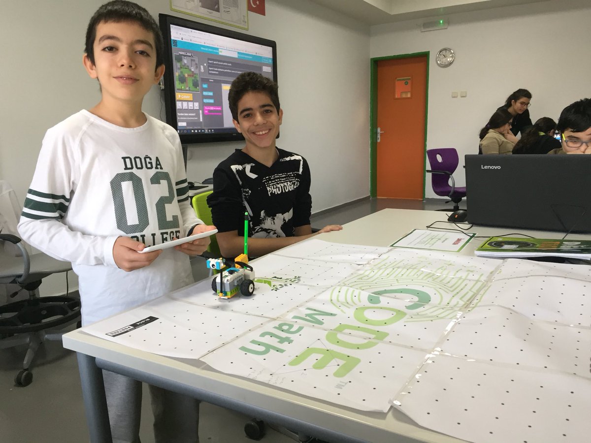 serveralbayrak1's tweet image. Teacher And Student are Coding #CodeWeek #DogaTech #CodeWalk @DogaOkullari #HourofCode ⬆️⬇️ @KvancBarlas @talanvedat