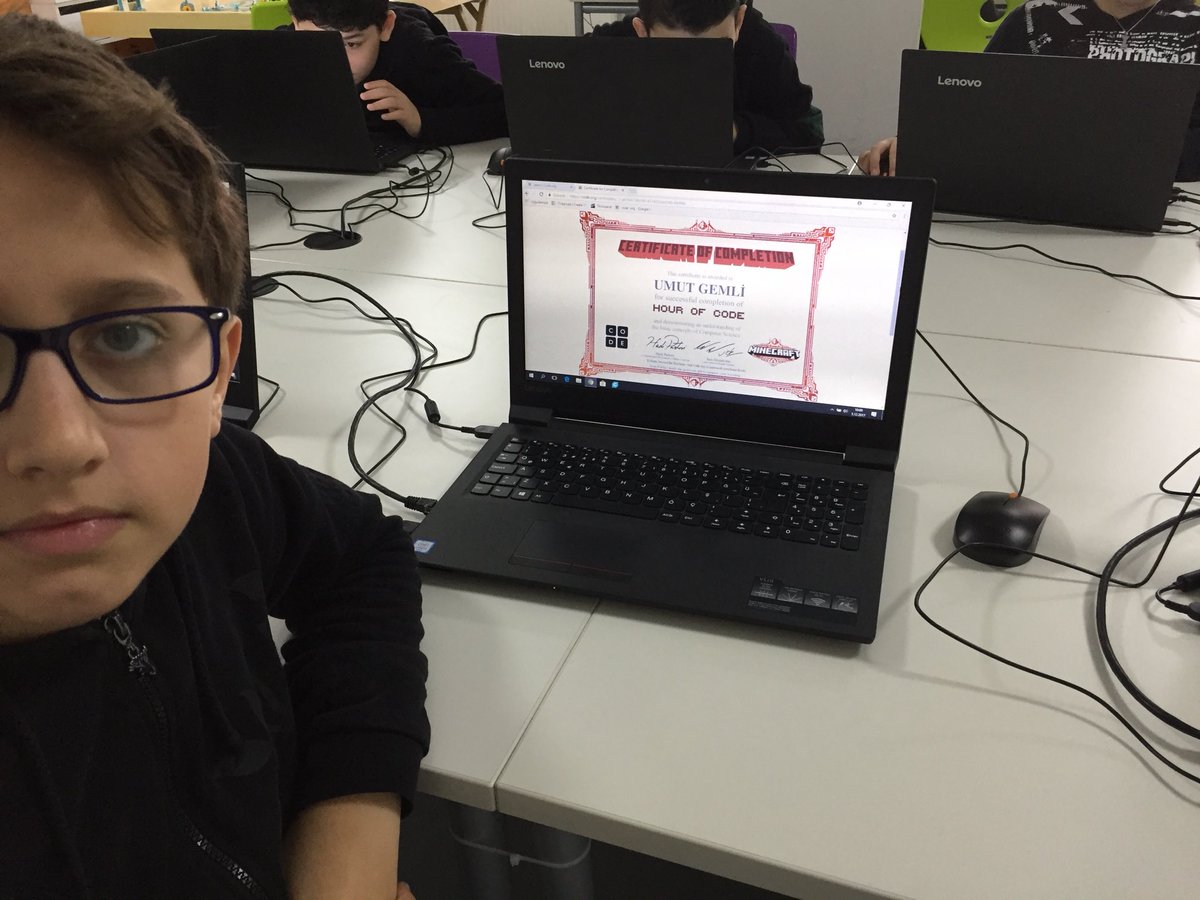serveralbayrak1's tweet image. Teacher And Student are Coding #CodeWeek #DogaTech #CodeWalk @DogaOkullari #HourofCode ⬆️⬇️ @KvancBarlas @talanvedat