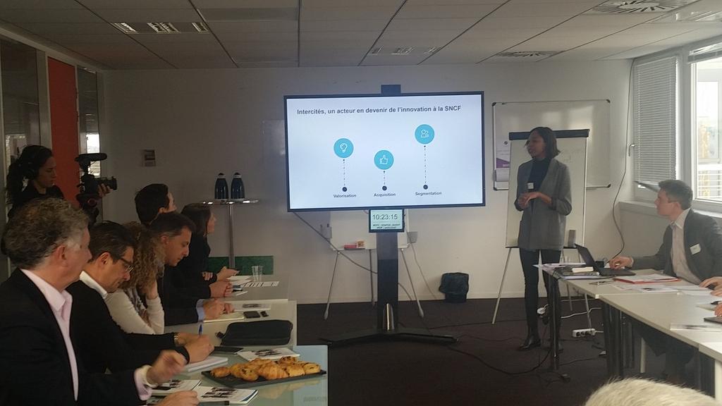 BRAVO aux étudiants #ESDBordeaux qui pitchent 2 superbes projets au #LabIntercites Sncf, au #574 de Toulouse.