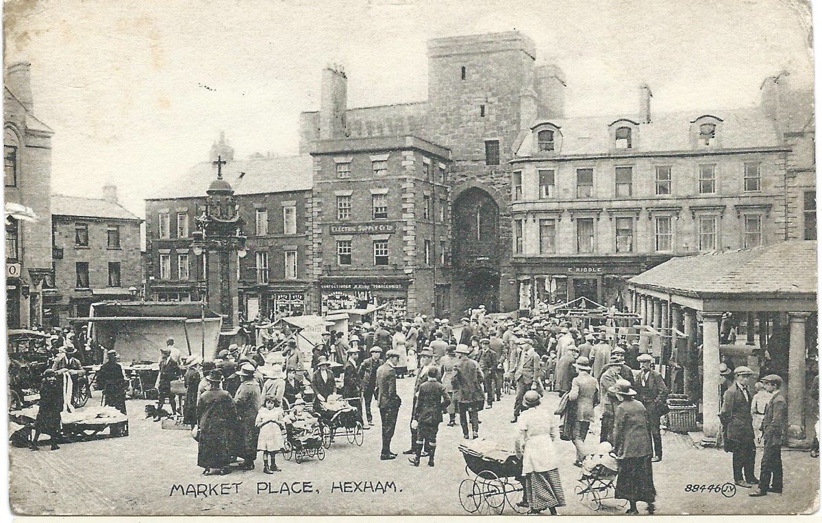 Businesses in the town centre hand in petition to Town Council -Watch last nights 4th December #Hexham Town Council Meeting here facebook.com/Hexhamtv/video… 
#NEFollowers <a href="/HexhamBID/">Hexham BID</a> <a href="/LoveHexham/">#LoveHexham</a> @hexhamfarmersmk   @growwitharch <a href="/N_landCouncil/">Northumberland County Council</a> @TBN_Hexham <a href="/petalsofhexham/">Petals of Hexham</a>