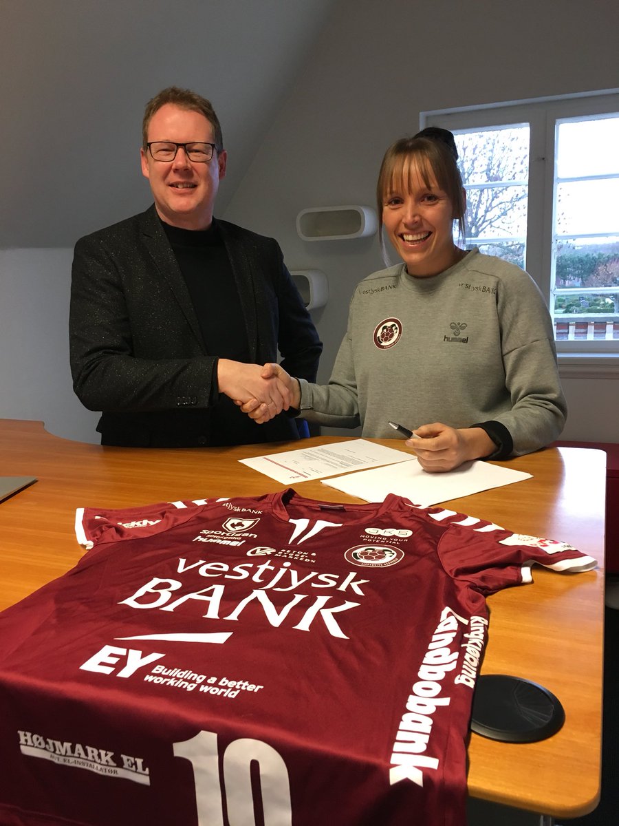 Michelle Brandstrup tager 2 år mere i trøje #10  
ringkobinghaandbold.dk/nyheder/vigtig…