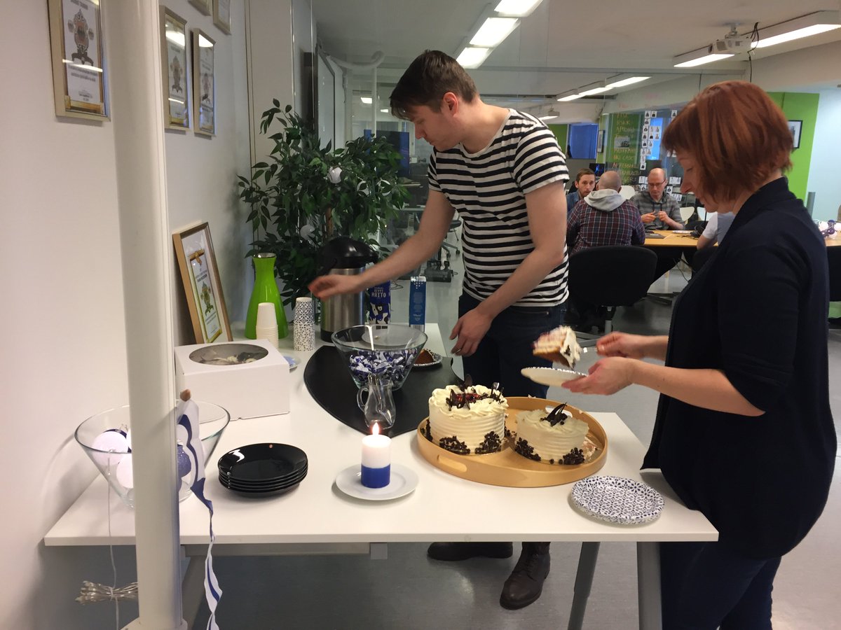 Andersilla juhlittiin satavuotiasta Suomea itsenäisyyspäivän kakkukahvien merkeissä. Onnea satavuotiaalle Suomelle koko Andersin väen puolesta! 🇫🇮💯 #Suomi100 #Kehunarvoinen #BragForFinland #Koodiasuomesta