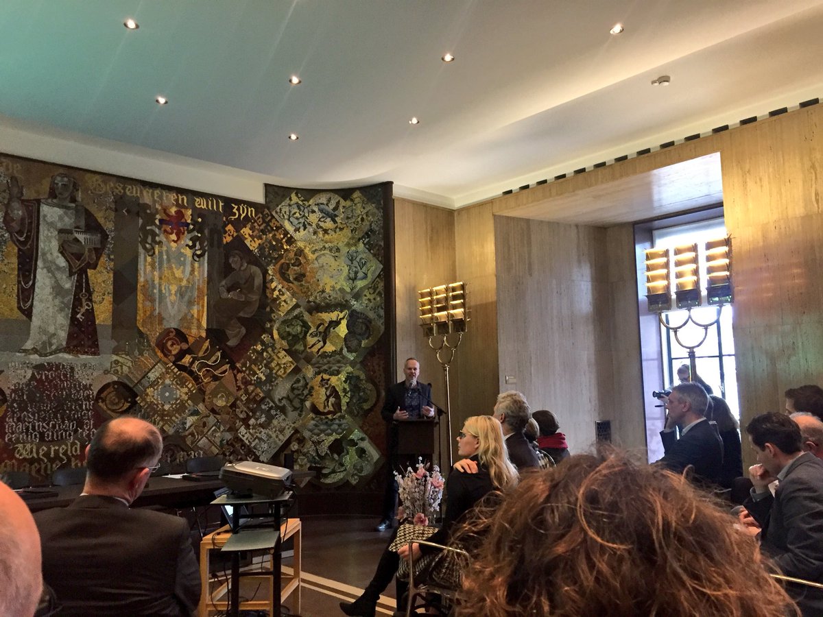 AtillaKerpisci's tweet image. Frank @kresin directeur DesignLab #UniversiteitTwente maakt Smart Enschede concreet: Talent wordt in ‘Enschede Lab’ ingezet op maatschappelijke vraagstukken van burgers en bedrijven. #hightechhumantouch