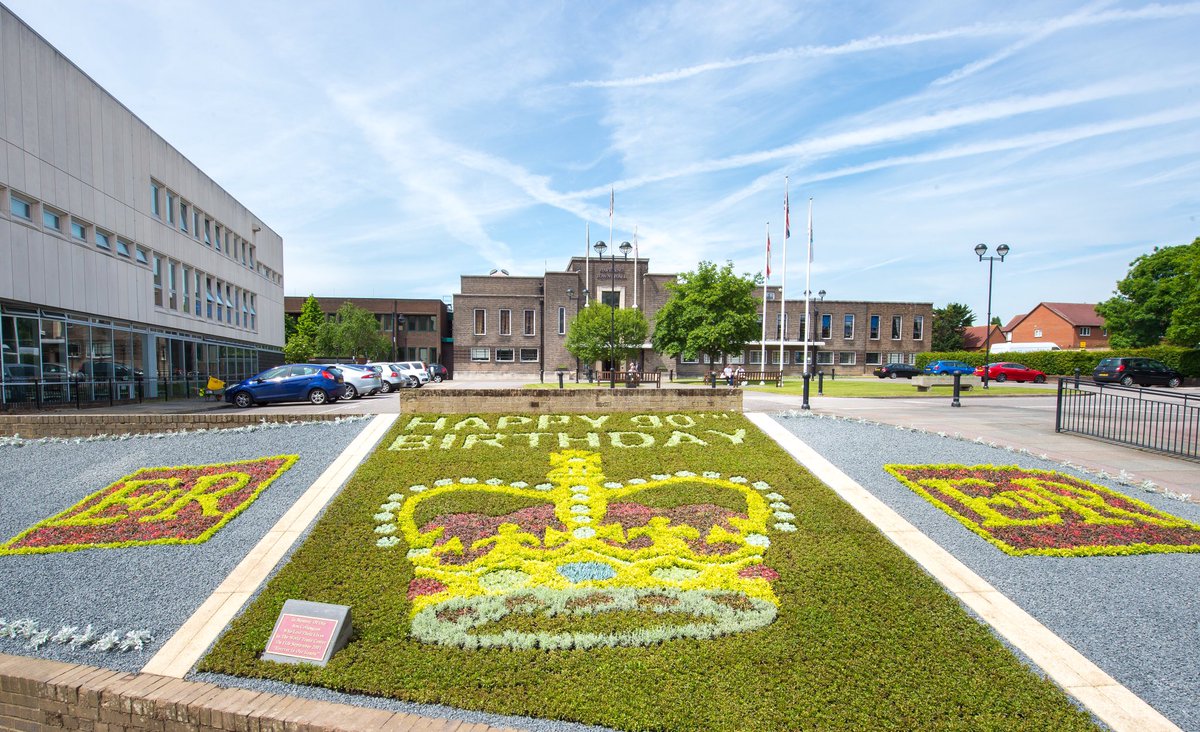 HaveringCulture's tweet photo. The royal flower bed that Havering Council planted outside the town hall to honour the Queens 90th birthday last year!
#londonboroughofculture #haveringculture2020 #backthebidhavering #nature #floral #havering #createandcurate https://t.co/y6XvbVXTbh