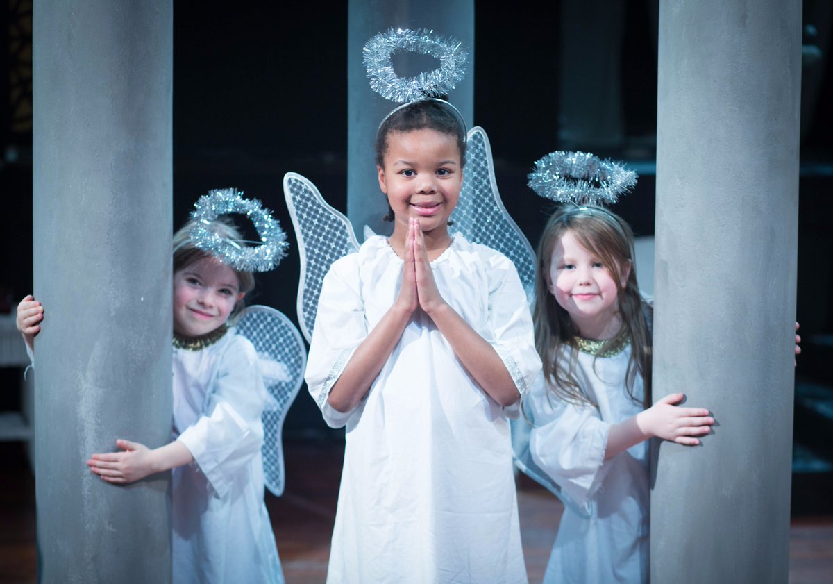 Kelvinside1878's tweet photo. #KAJ2 and #KAJ3 pupils and staff are thoroughly enjoying rehearsals for their production of “Prickly Hay" which they will perform on Friday 15 December.
#ChristmasIsComing #PricklyHay https://t.co/bYxom1oTkZ