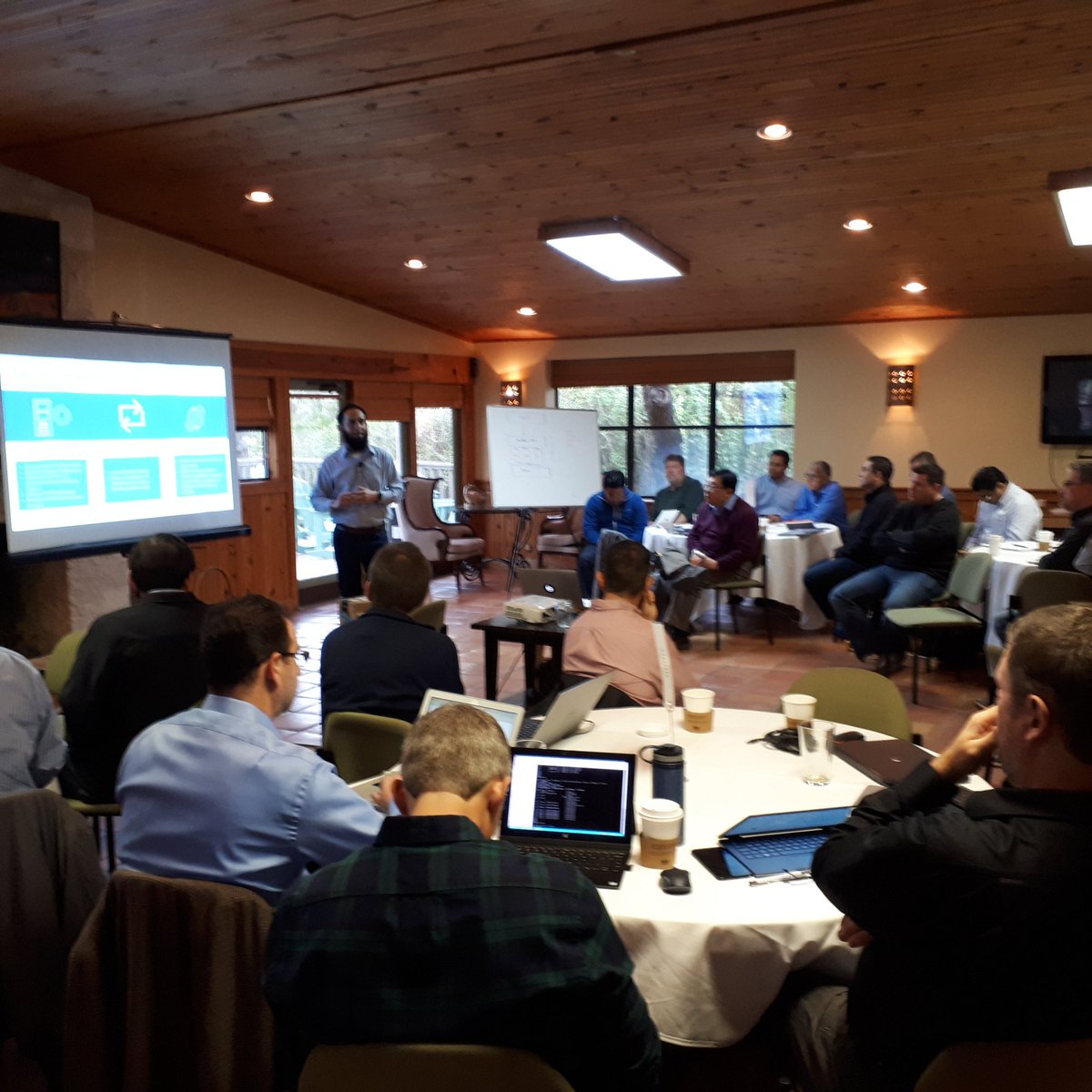 SimonMead28's tweet photo. Game changing debate and discussions with the our elite Service Provider Solutions team #LaserFocus #AcceleratingOutcomes @DellEMCServers @DellTech @VMware @paulto https://t.co/9DsrUty9EE