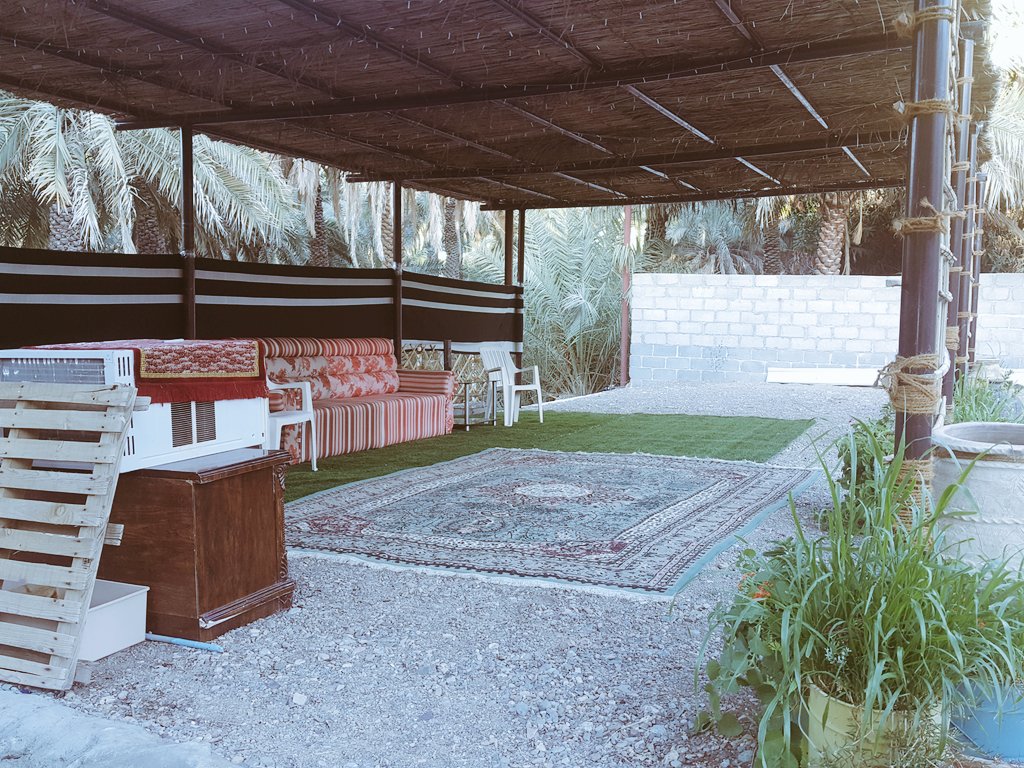 نرحب بكم في استراحة ( ضفاف الوادي ) ببلدة ضم/عبري 
حيث حافظنا على حياة القيض بطريقة عصريه ..اضف الى حياتك تجربة جميله 
للحجز والاستفسار 99423892
ملاحظه / الاستراحه فقط للعائلات