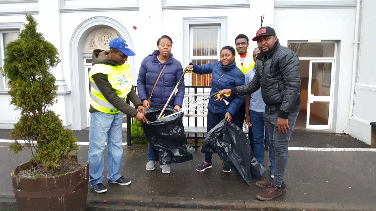 VolunteerSligo's tweet photo. The residents of Globe House are volunteering for @SligoTidyTowns https://t.co/sG5RD4RXwc