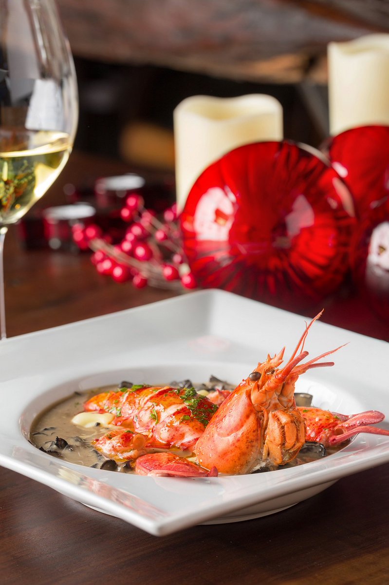 Nos faltan días para quedar con amigos, compañeros de trabajo, del gimnasio, del mus, vecinos, familias, ligues… Pero, que no falten las ideas, eso nunca!! #navidad #cenas #nochevieja #nochebuena #Madrid lamadridmorena.com/2017/12/05/19-…