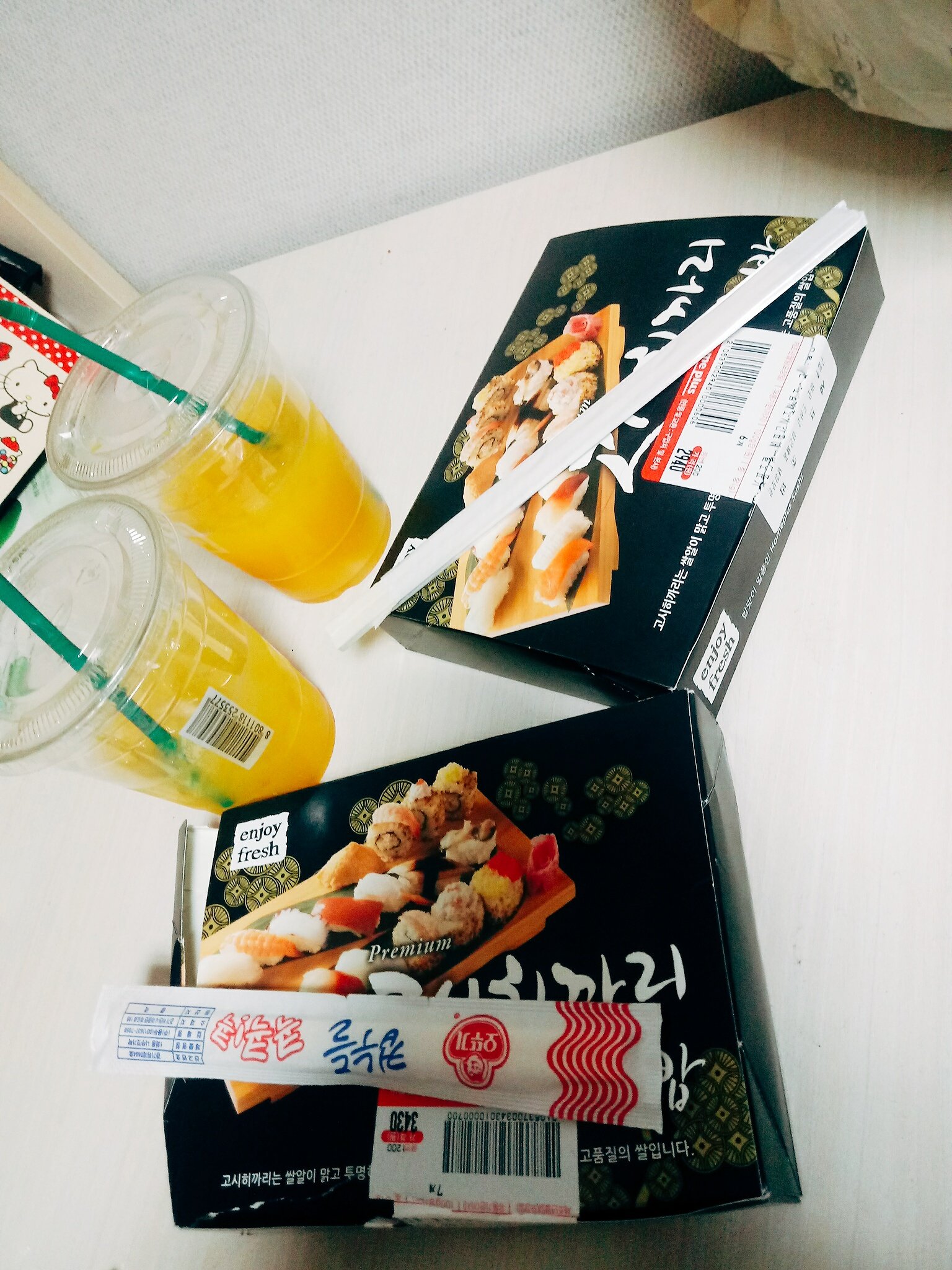 1 1 ワンプラスワン 韓国 のホームプラスでお寿司が一貫49円だったので買ってみました 日本の方がもちろんおいしいけど 日本食が恋しい って 時は韓国のお寿司食べてます 韓国グルメ 韓国旅行 韓国留学 韓国好きな人と繋がりたい 韓国情報