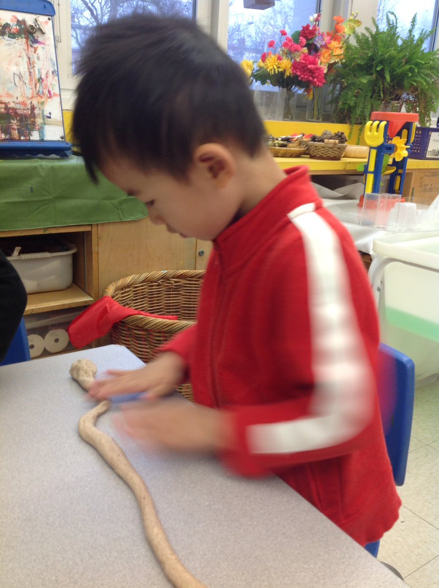 OgdenRoom6's tweet photo. Mmm smells delicious. We are making gingerbread play dough. https://t.co/POWPvMTnbJ