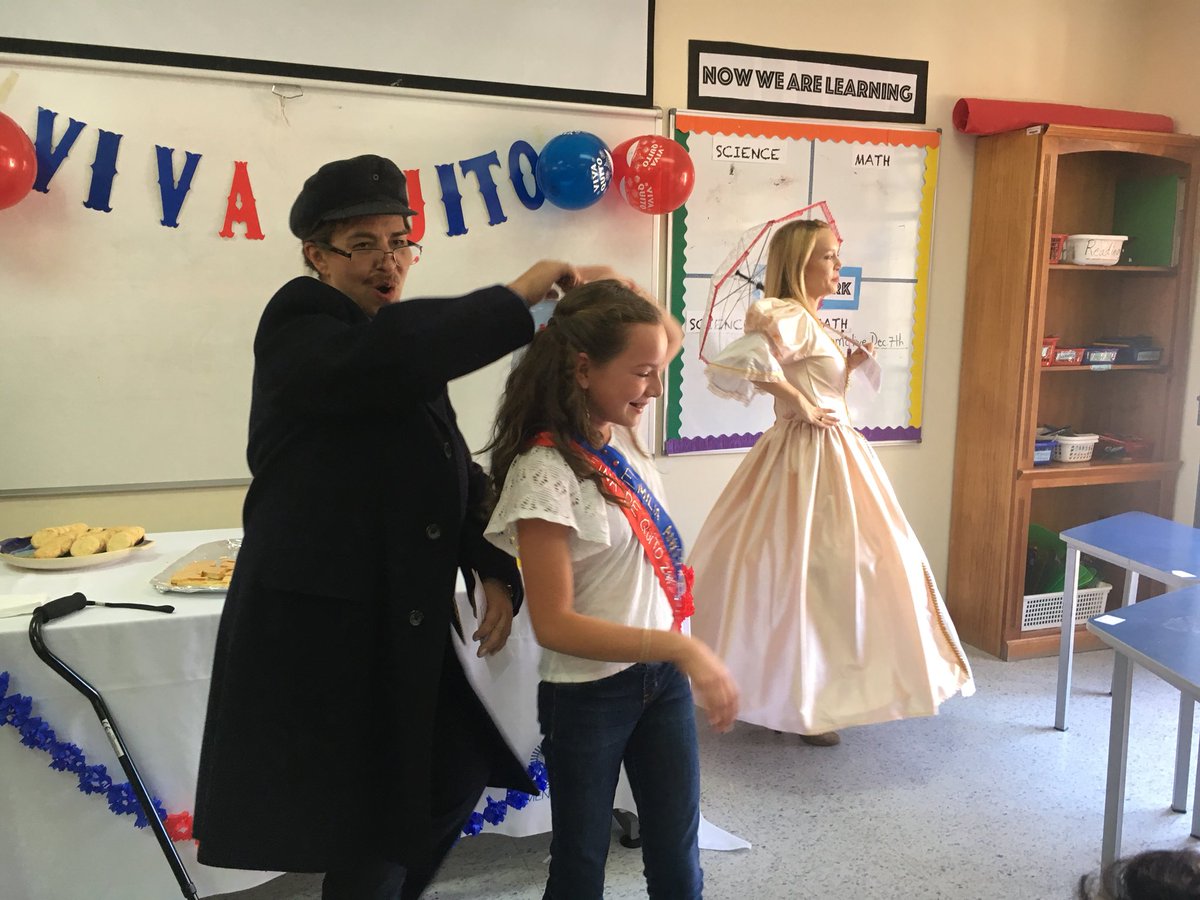 Cherrera2018's tweet photo. 5th grade Ravi dancing with chullita quiteña and quiteña bonita ❤️ QUE VIVA Quito! 🎉 https://t.co/btJsZfxLsT