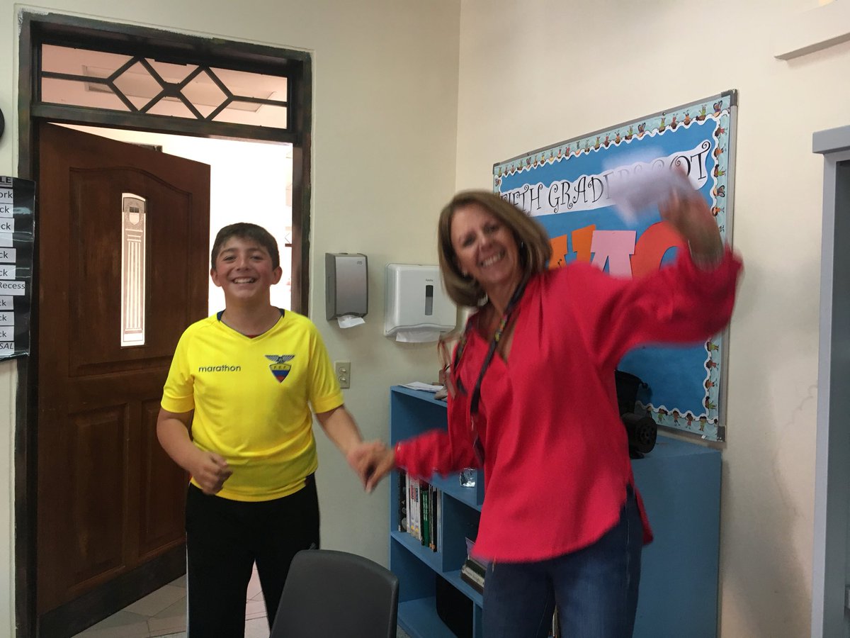 Cherrera2018's tweet photo. 5th grade Ravi dancing with chullita quiteña and quiteña bonita ❤️ QUE VIVA Quito! 🎉 https://t.co/btJsZfxLsT
