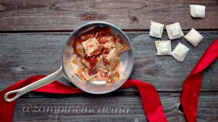 Ravioli, il primo piatto per eccellenza del pranzo di Natale in casa mia, come li faceva mia mamma.
Voi come li fate?
#ravioli #raviolidicarne #natale2017 

zampineincucina.ifood.it/ravioli-di-car…