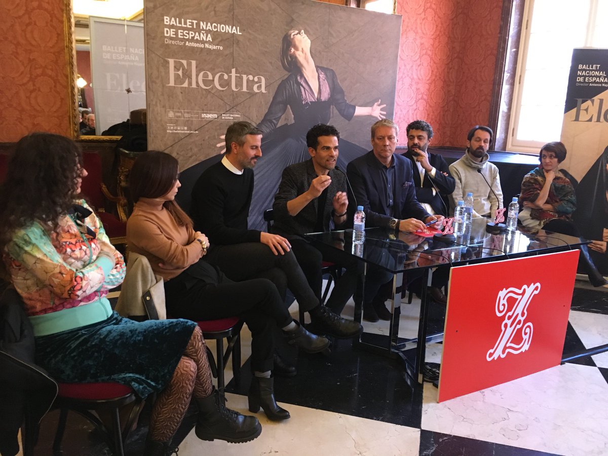 Hoy hemos presentado en rueda prensa en el <a href="/TeatroZarzuela/">TeatrodelaZarzuela</a> #Electra con nuestro director <a href="/infonajarro/">Antonio Najarro</a>, el coreógrafo <a href="/ciaantonioruz/">Compañía Antonio Ruz</a>, <a href="/OlgaPericet/">Olga Pericet</a>, <a href="/manuel_coves/">Manuel Coves</a>, <a href="/PabloMCaminero/">Pablo M. Caminero</a>, #RosagarcíaAndujar y #OlgaGarcía. El #sábado 9 ¡¡Estreno!!