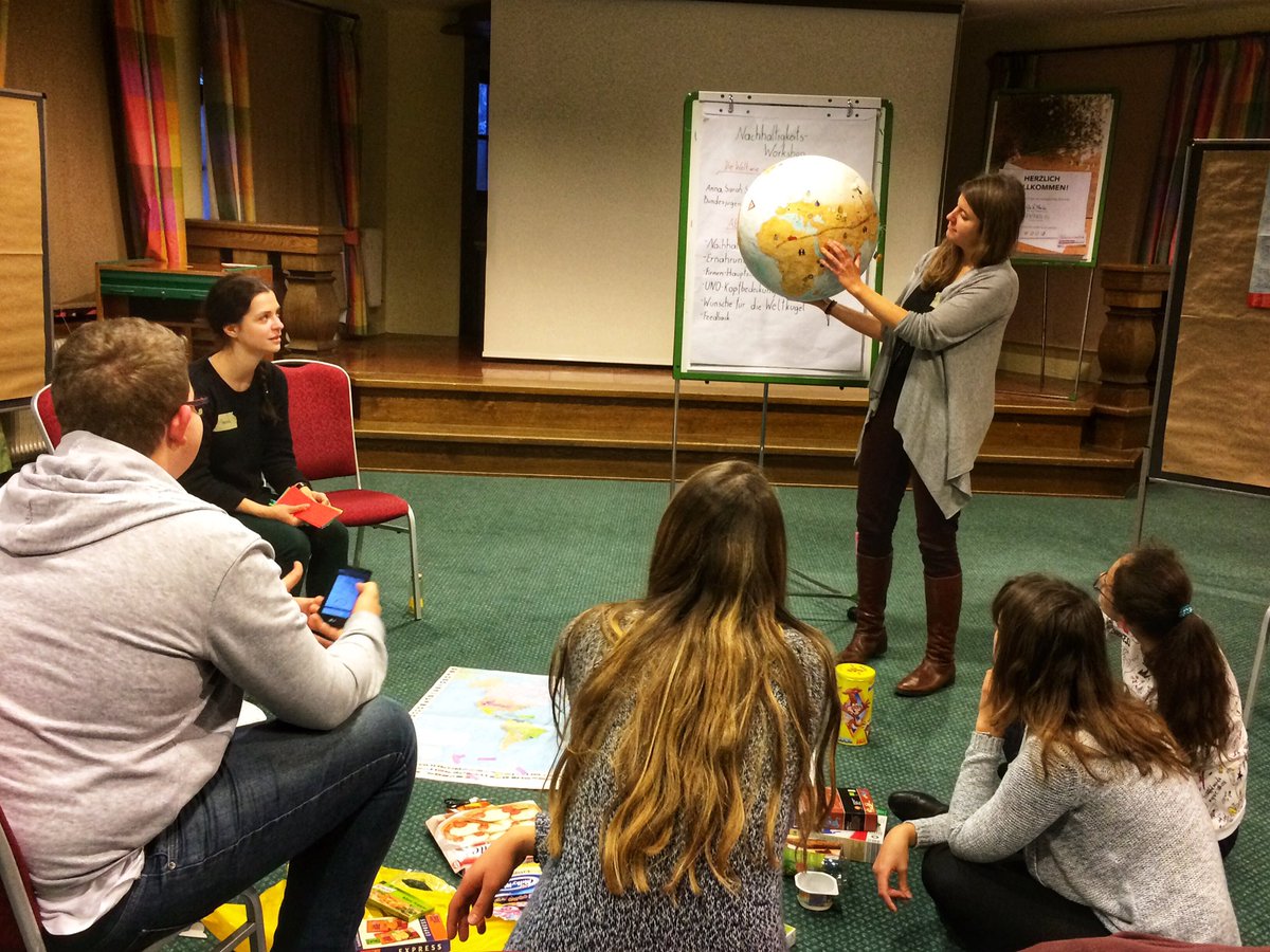 UNYD_Austria's tweet photo. Mit dem Ende unseres Workshops kommen wieder einige Zukunftswünsche auf unsere Wunschweltkugel! #wirjetzthier #workshop #unyd #eyd #ehyd https://t.co/gwiKQ9wrod