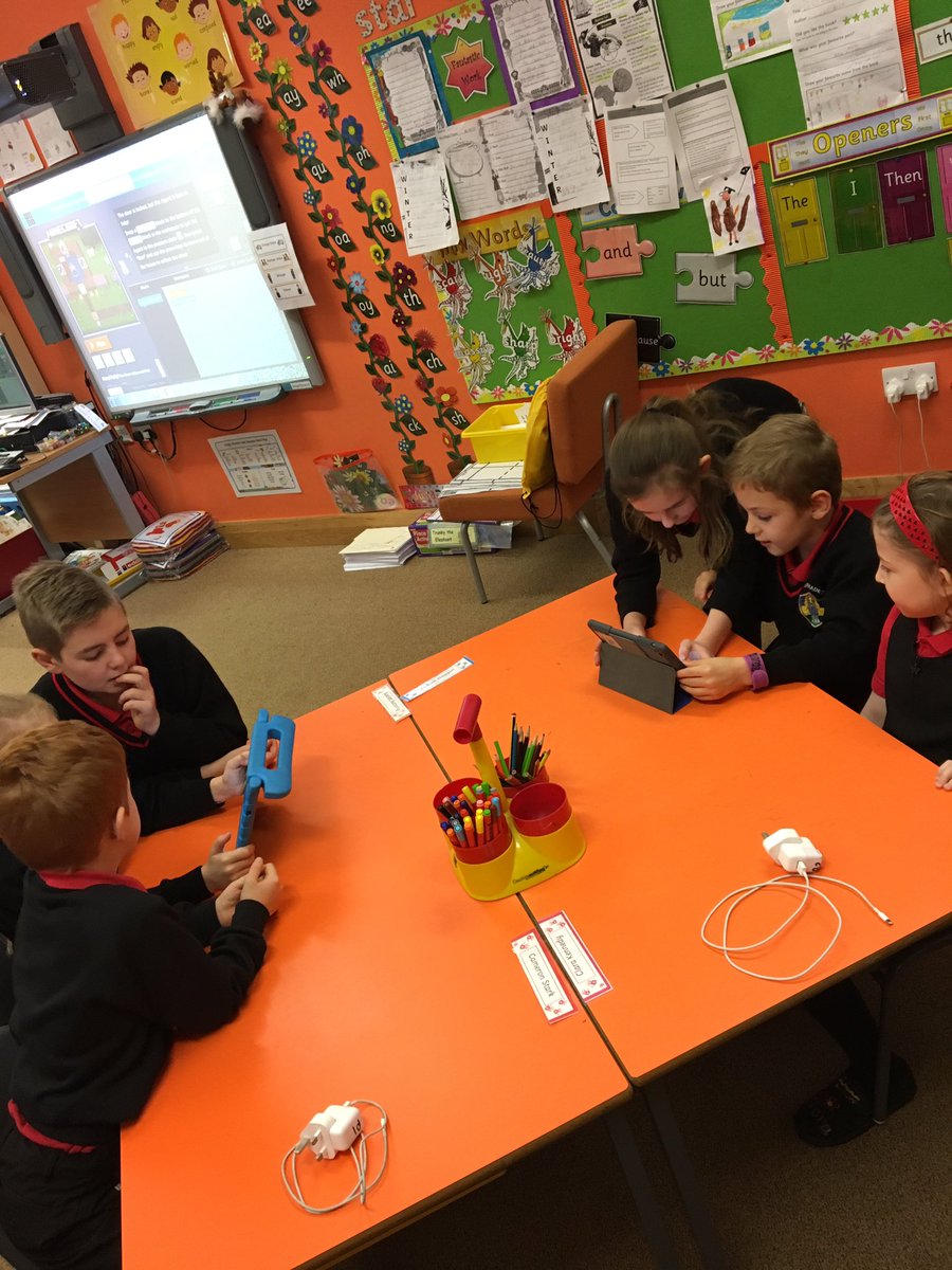 stbernadettesps's tweet photo. The digital leaders did a great job this morning supporting P2 in their first coding session! #computingscienceweek https://t.co/MXkEGZX9if