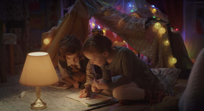 .<a href="/folkfinland/">Folk Finland</a>'s spot for #Lidl teaches consumer some life lessons this #Christmas; the importance of sharing, trusting in the kindness of strangers &amp; believing in a little seasonal magic bit.ly/2jhJPP1.