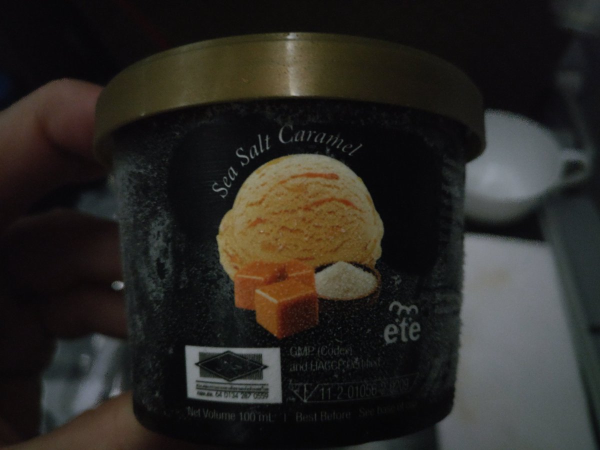 Not only does <a href="/SingaporeAir/">Singapore Airlines</a> serve a proper dessert; they also got the flavor right (one of my fav)! Why isn't every airline doing this?! 🍦❤️✈️
