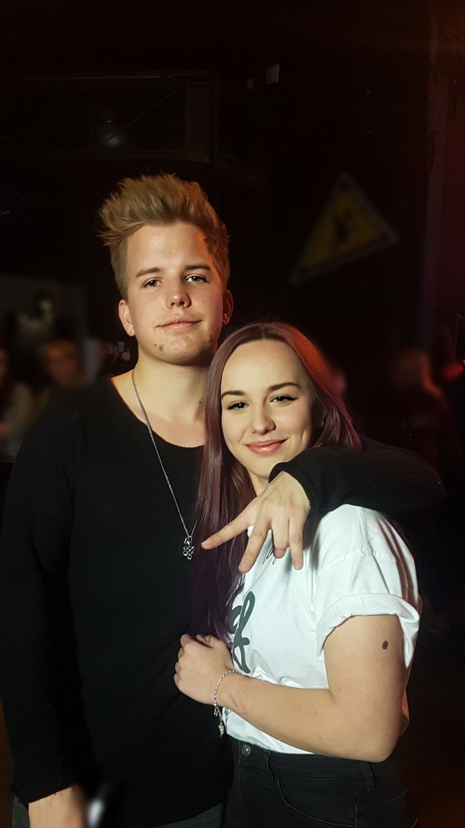 dianakuehngr's tweet image. Momente,die mir wieder so viel Kraft geben❤ Danke ! @kayefofficial  #kayef #chaostour
