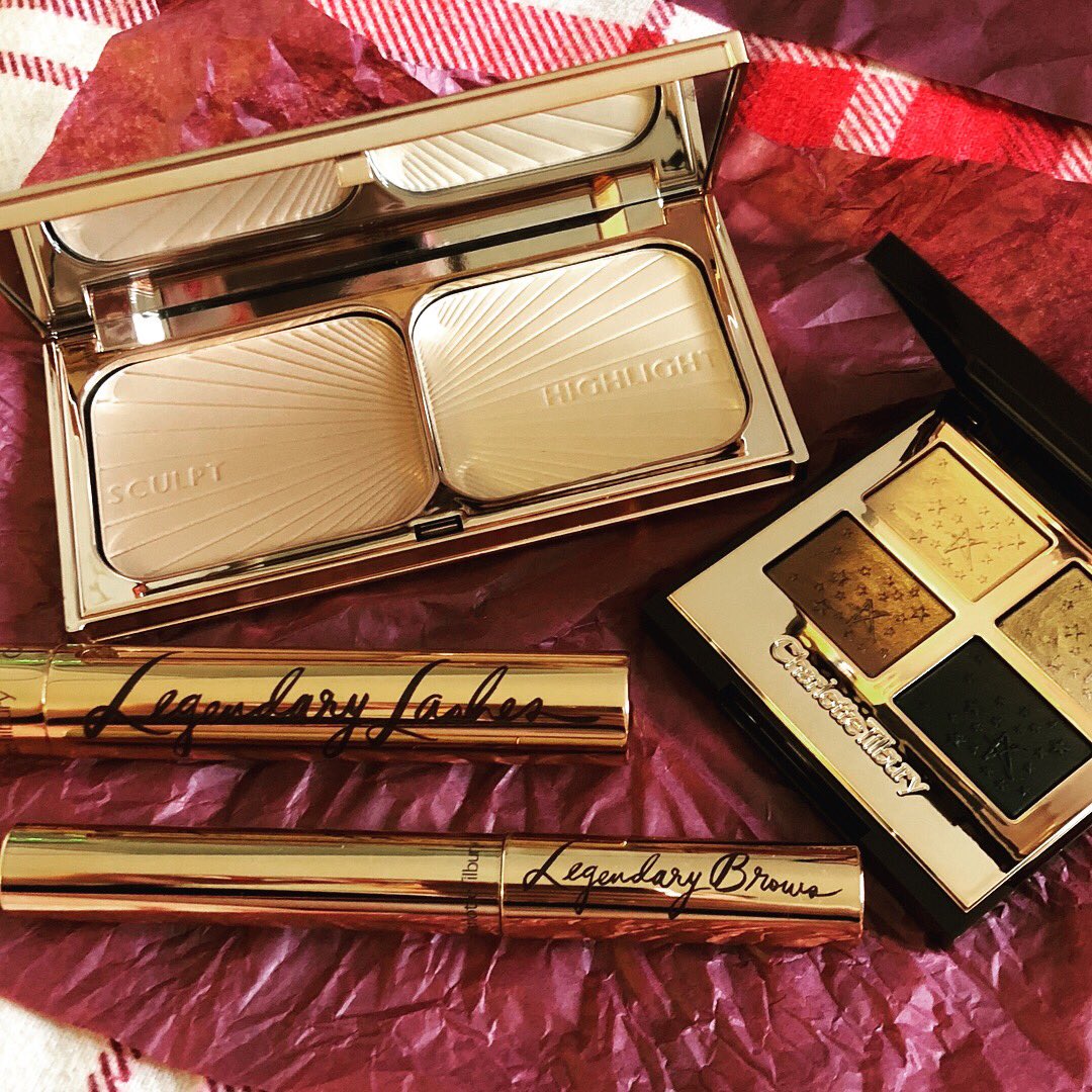 emjsavage17's tweet photo. Thanks Black Friday 😍🖤 Merry Christmas Emily 🎄🎅🏼🎁@CTilburyMakeup #multimiracleglow #magiccream #filmstarbronzeandglow #legendarylashes #legendarybrows #kissinglipstick #valentine #scentofadream #liplustre #candydarling #luxurypalette #fallenangel #makeup #beauty #treats https://t.co/IowKLqhx0m