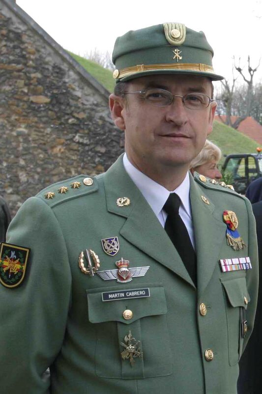 El general Juan Jesús Martín Cabrero, jefe de <a href="/Lalegion_es/">La Legión</a>, será Rey Mago🐪🐪🐪 en la cabalgata de Almería... Apelará al Credo Legionario cuando tenga que tirar su parte de los 8.000 kilos de 🍬🍭🎊?