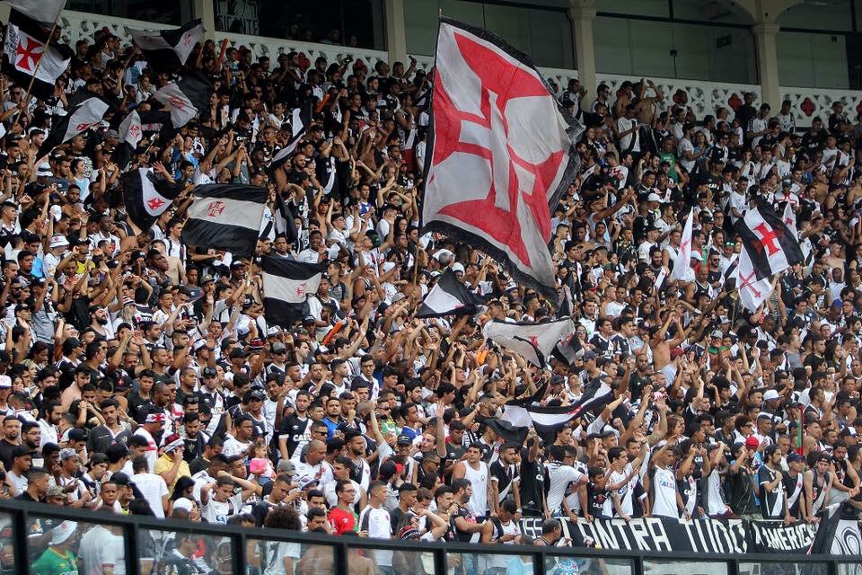 VascodaGama's tweet photo. Que festa incrível da torcida vascaína na Colina durante o jogo de domingo! #NuncaDuvidei #MissãoLiberta2018

📷: Paulo Fernandes/Vasco.com.br https://t.co/LgGndM8d5l