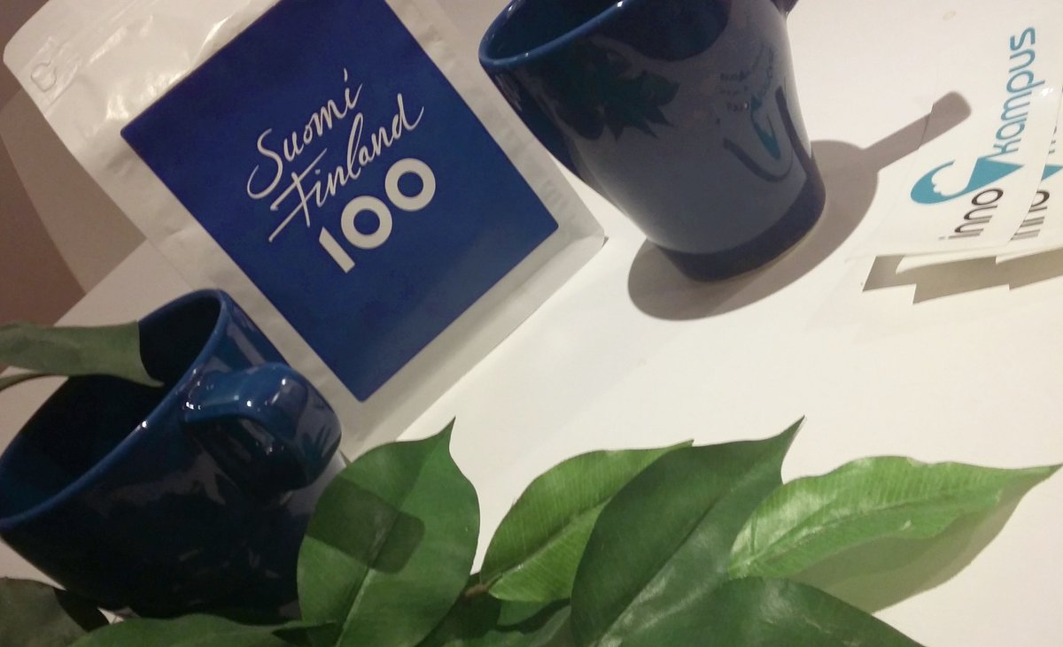 Meillä juhlistetaan Suomen 100-vuotista itsenäisyyttä aiheeseen sopivalla kahvilla! #onneasuomi #suomi100 #sinivalkoinen #kahvihetki #yhdessä