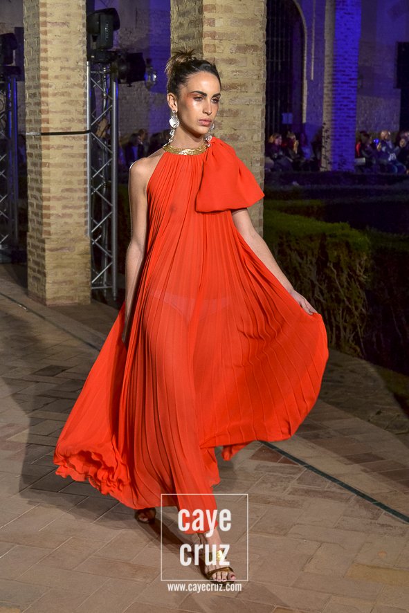 .<a href="/ivan_campana/">Ivancampaña</a> presentó en <a href="/AM_modadelSur/">Andalucía de Moda</a> 'Atlántica', una propuesta pensada para la próxima primavera-verano llena de referencias a su Huelva natal.

Estampados, colorido y sabor del sur para invitada perfecta que puedes ver aquí:
cayecruz.com/2017/11/29/and…