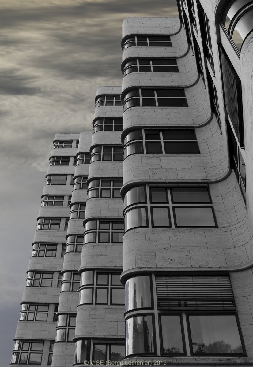 topVISE's tweet photo. Shell Building (Shellhaus, 1932)
Modernist design by Emil Fahrenkamp.
Berlin, Germany
https://t.co/ZUC2pkM8Ju
#shellbuilding #Shellhaus #Berlin #Germany
#architecture #modernist #modernism #building
#city #cityscape #urban #urbanexploration
#pictures #Pictures #photography https://t.co/tB6dXZ61Eo
