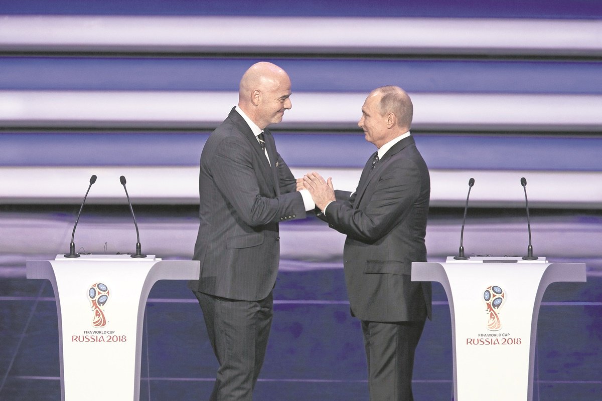 El Universal On Twitter Vladimir Putin Se Esmero En Que El Azar Hiciera Su Magia Y Bendijera A Rusia Con El Mejor Rol De Juegos Que Podia Esperar Opinion De Carlosloret Https T Co X3uig4h8oz