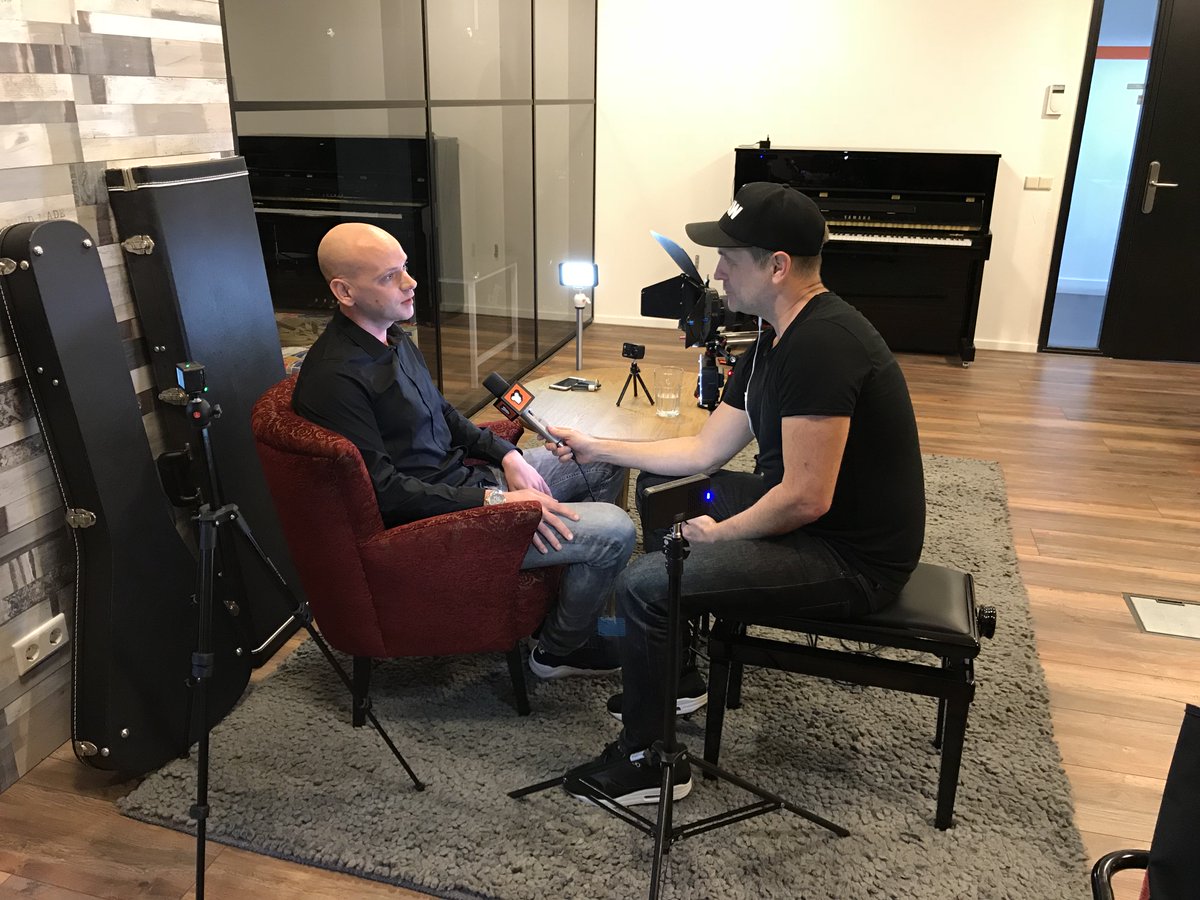 Armada_EE's tweet image. Meanwhile at our @Armada HQ: @Toazted interviewing @djborderless about his album 'One' &amp;amp; more. Grab your copy: Borderless.lnk.to/OneTO