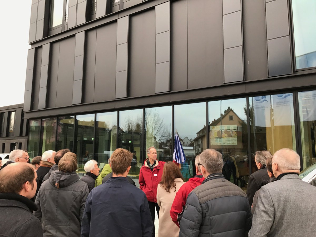 ZSW (@zsw_bw) on Twitter photo Dieter Geyer zeigt Teilnehmern des #SolarForums #Mieterstrom die #Solarfassade aus #Dünnschichtmodulen am ZSW <a href="/SolarClusterBW/">Solar Cluster BW</a> Dieter Geyer zeigt Teilnehmern des #SolarForums #Mieterstrom die #Solarfassade aus #Dünnschichtmodulen am ZSW <a href="/SolarClusterBW/">Solar Cluster BW</a>