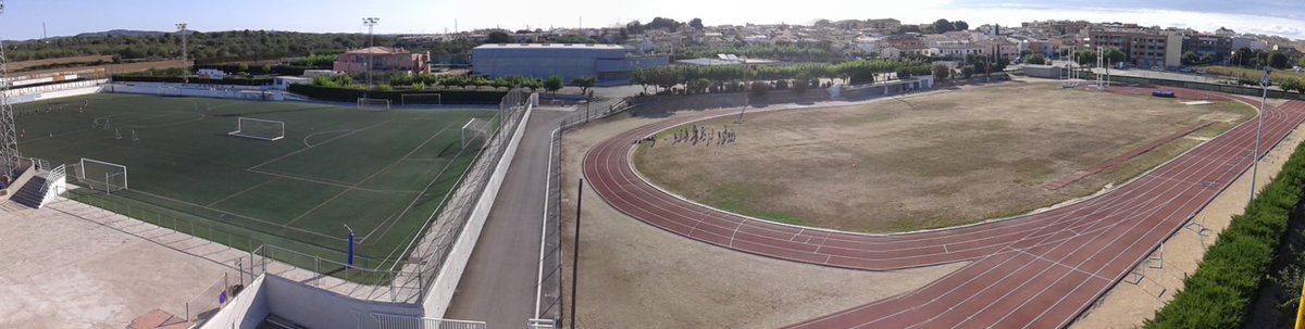 AjTorredembarra's tweet photo. Dijous és festa a tots els centres educatius. @EsportTDB obre les portes del camp de futbol i de la pista d'atletisme perquè la ciutadania pugui gaudir lliurement de l'esport i de les instal·lacions municipals. Obrim de 10 a 13 h i de 16 a 20 h. Us hi esperem! https://t.co/QmOd20TrRO