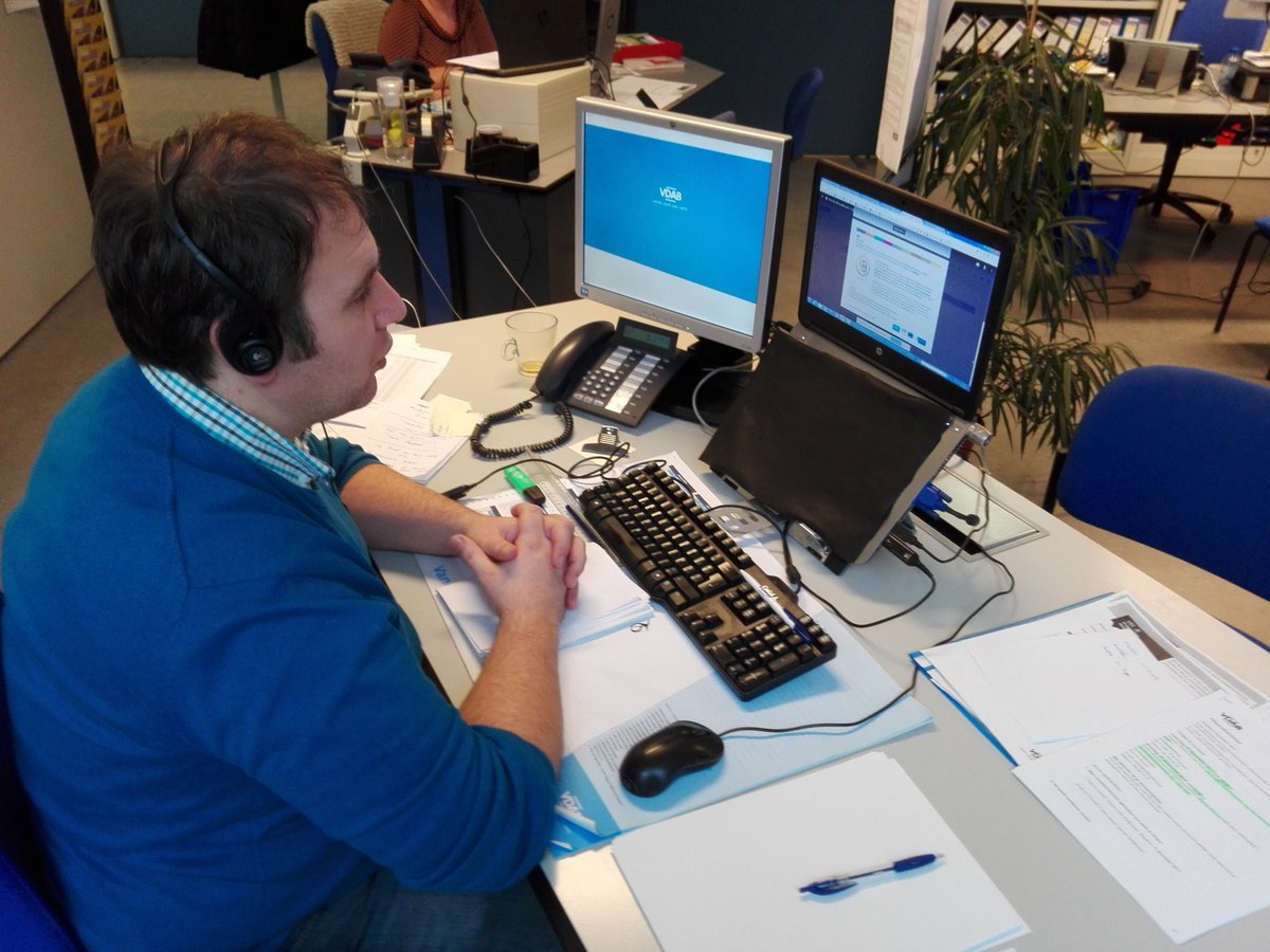 lievekevdb80's tweet photo. 'Meet'en en scherm delen 😄 #vdabhalle #digitaledoedag https://t.co/MQBBQFoIOr