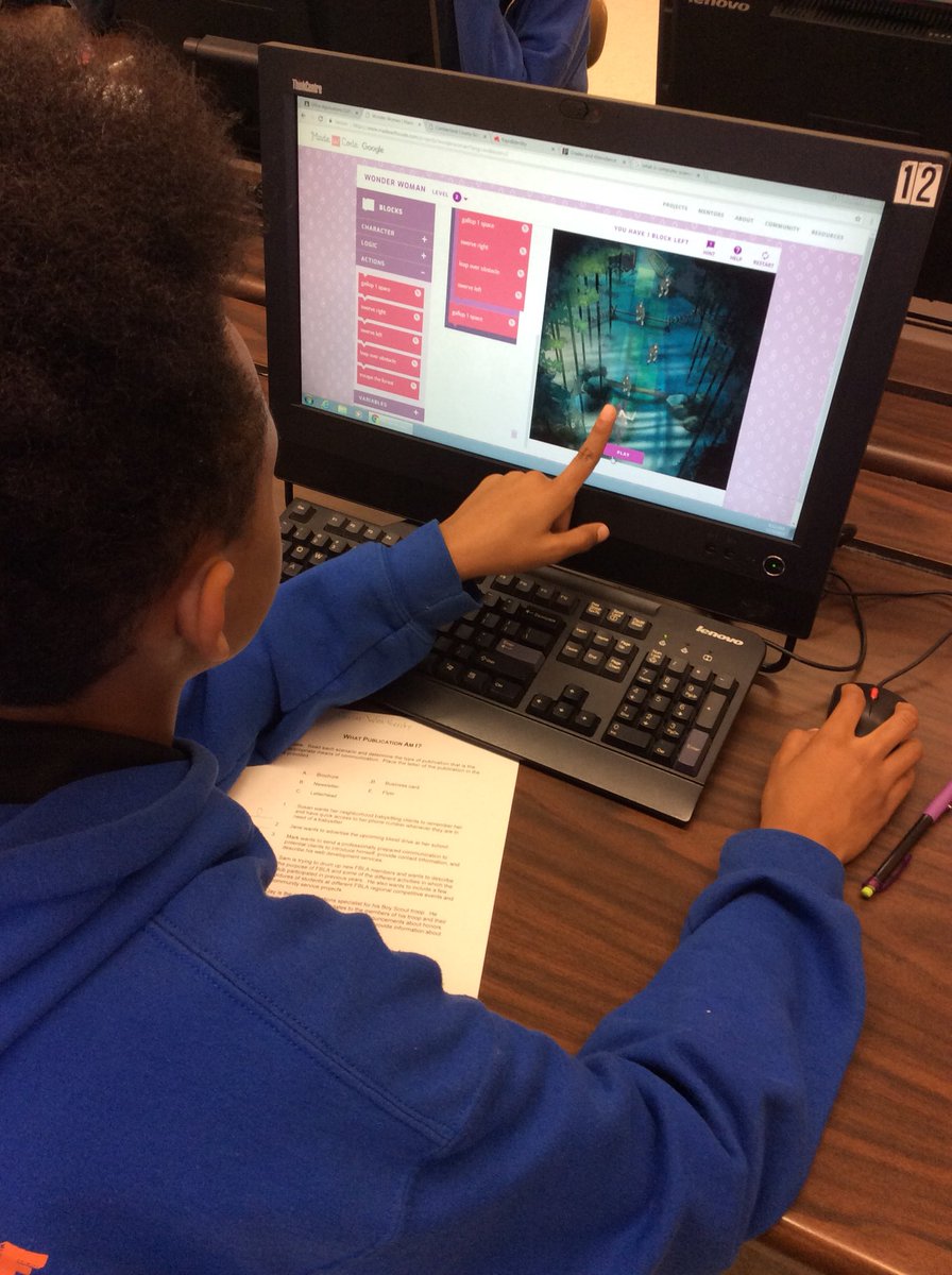 Teacher <a href="/DawayneMcIntosh/">Dr. Dᴀᴡᴀʏɴᴇ MᴄIɴᴛᴏsʜ</a> classes celebrating #HourofCode by building a workspace using made w/code <a href="/GoogleForEdu/">Google for Education</a> <a href="/codeorg/">Code.org</a>