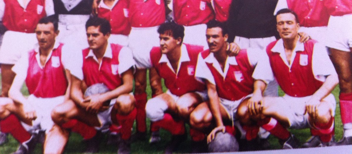 mrmujac's tweet photo. @lipmarty75 @AndyMitten Wouldn't look half bad Andy... #charliemitten #santafe #bogota https://t.co/3g3N0rTmHS